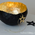 DIY-Idee halbachblog: Windlicht aus Pappmaché, Schwarz mit Blattgold