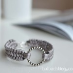 halbachblog: Edles Armband aus Satinkordel mit silbernem Ring zum selber knüpfen