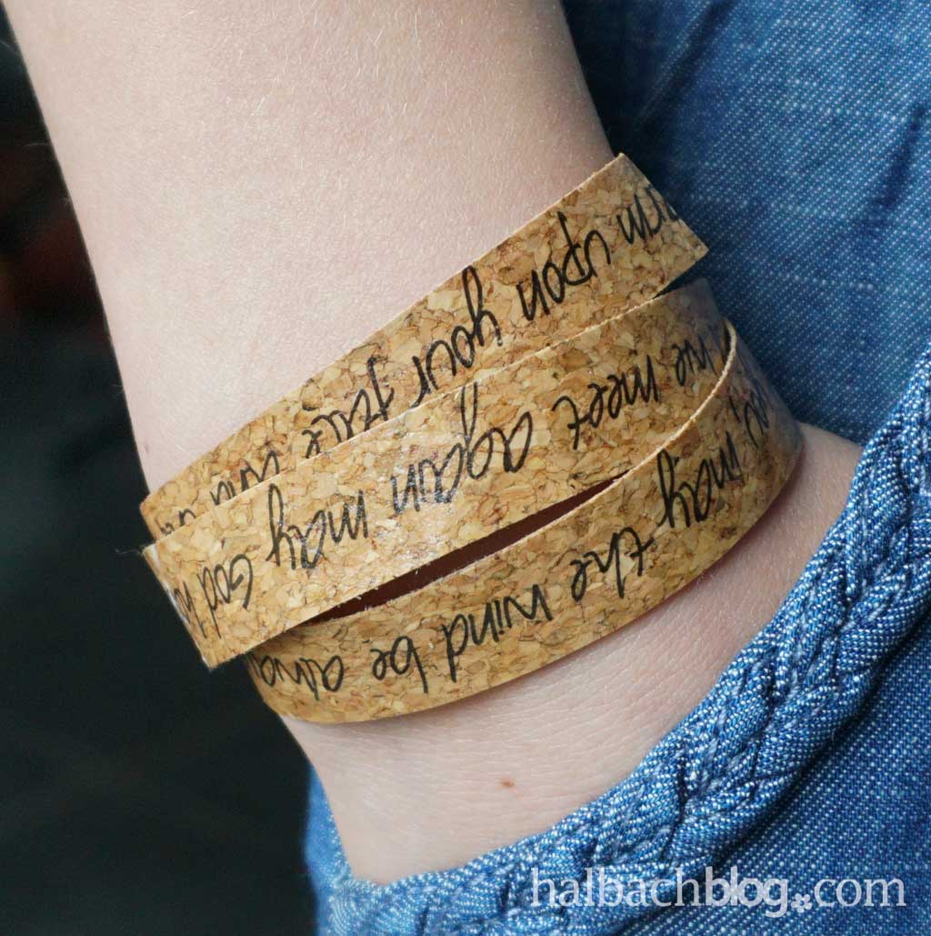 Fototransfer auf Kork: Armband mit Schriftzug