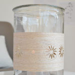 DIY-Idee halbachblog: Windlicht-Banderole gestalten mit gräulichem Holzfurnier-Stoff, Löchern und feinen Mustern