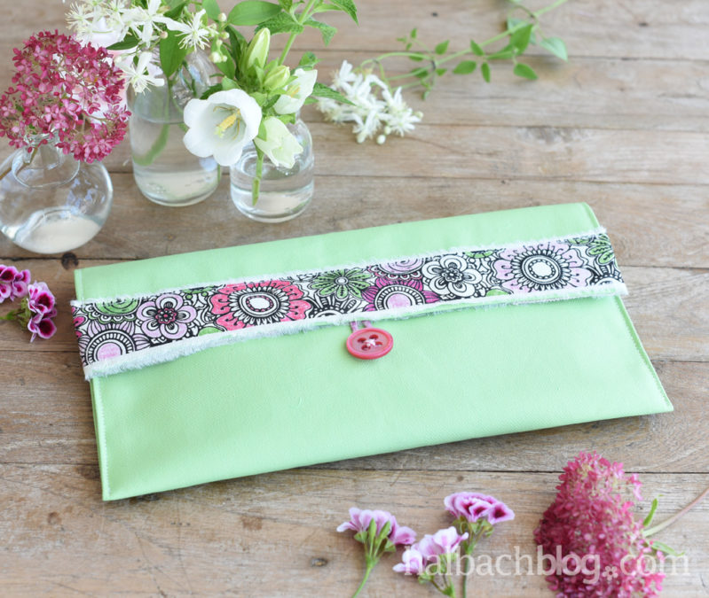 Selfmade Style: Clutch nähen mit DIY-Ausmalband