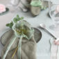 Floral geschmückt: Gitterband-Blüten für den (Fest-) Tisch
