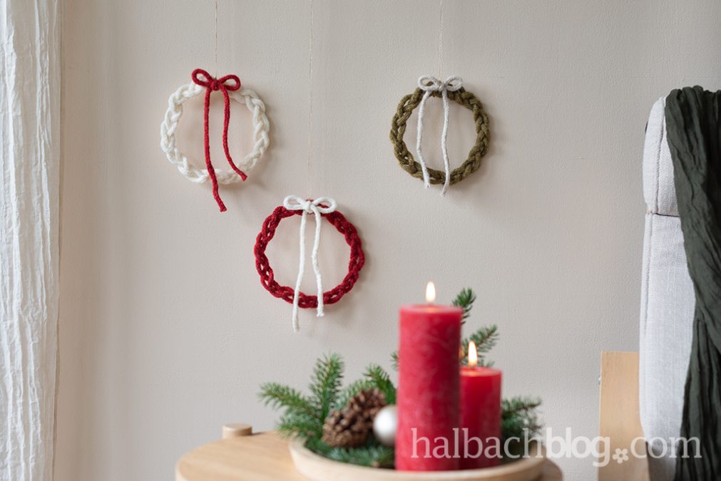 Strickschlauch-Kranz flechten